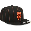 shapka-ploska-cherna-snapbek-9fifty-pinstripe-visor-clip-na-san-francisco-giants-mlb-ot-new-era