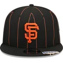 shapka-ploska-cherna-snapbek-9fifty-pinstripe-visor-clip-na-san-francisco-giants-mlb-ot-new-era