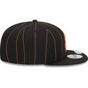 shapka-ploska-cherna-snapbek-9fifty-pinstripe-visor-clip-na-san-francisco-giants-mlb-ot-new-era