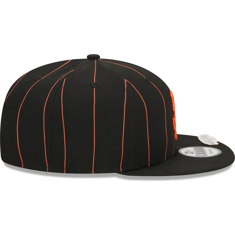 shapka-ploska-cherna-snapbek-9fifty-pinstripe-visor-clip-na-san-francisco-giants-mlb-ot-new-era