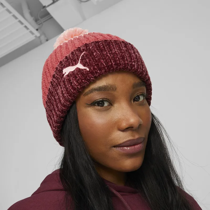shapka-izvita-pompon-chervena-ot-puma shapka-izvita-pompon-chervena-ot-puma
