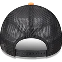 shapka-izvita-traker-cherna-snapbek-a-frame-na-mclaren-racing-formula-1-ot-new-era