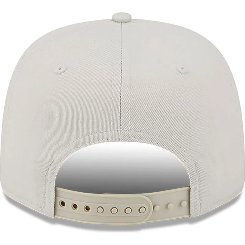 shapka-izvita-bezhov-snapbek-9fifty-seasonal-na-mclaren-racing-formula-1-ot-new-era