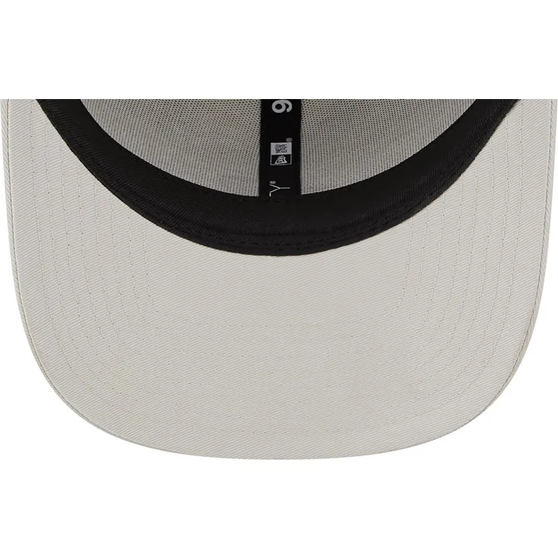shapka-izvita-bezhov-snapbek-9fifty-seasonal-na-mclaren-racing-formula-1-ot-new-era