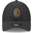 sort-justerbar-buet-kasket-med-guldlogo-9forty-af-ac-milan-serie-a-fra-new-era