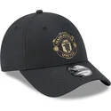 casquette-courbee-noire-ajustable-avec-logo-dore-9forty-manchester-united-football-club-premier-league-new-era