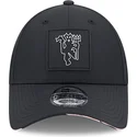shapka-izvita-cherna-snapbek-9forty-all-over-print-zebra-visor-na-manchester-united-football-club-premier-league-ot-new-era