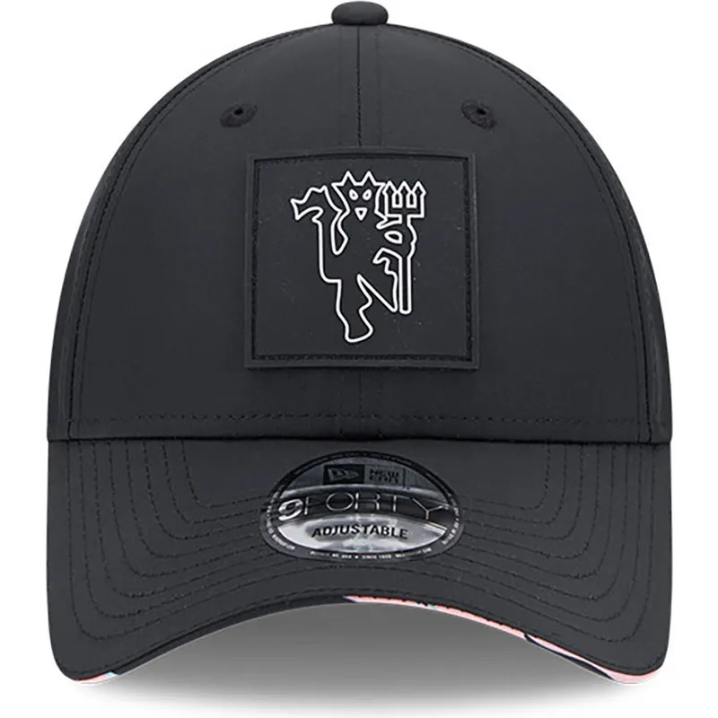 shapka-izvita-cherna-snapbek-9forty-all-over-print-zebra-visor-na-manchester-united-football-club-premier-league-ot-new-era