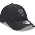 shapka-izvita-cherna-snapbek-9forty-all-over-print-zebra-visor-na-manchester-united-football-club-premier-league-ot-new-era