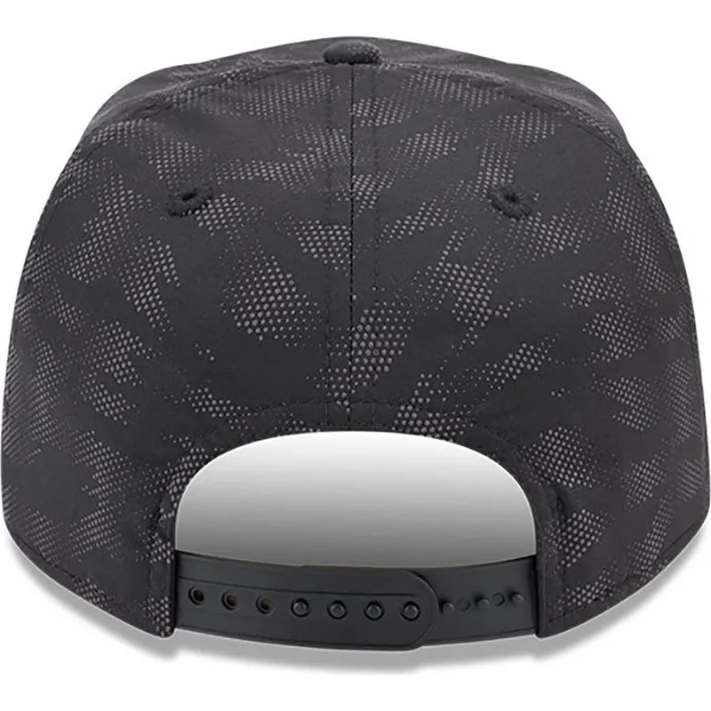 shapka-izvita-cherna-snapbek-9fifty-stretch-snap-reflective-camo-na-manchester-united-football-club-premier-league-ot-new-era