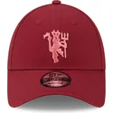 shapka-izvita-chervena-reguliruem-9forty-seasonal-na-manchester-united-football-club-premier-league-ot-new-era