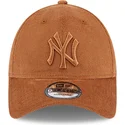 shapka-izvita-kafyav-reguliruem-9forty-cord-na-new-york-yankees-mlb-ot-new-era