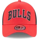 shapka-izvita-traker-chervena-snapbek-a-frame-team-script-na-chicago-bulls-nba-ot-new-era