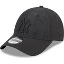 shapka-izvita-cherna-reguliruem-9forty-multi-texture-na-new-york-yankees-mlb-ot-new-era
