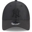 shapka-izvita-cherna-reguliruem-9forty-multi-texture-na-new-york-yankees-mlb-ot-new-era