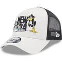 shapka-izvita-traker-bezhov-snapbek-a-frame-na-bugs-bunny-pato-lucas-looney-tunes-ot-new-era