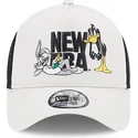 shapka-izvita-traker-bezhov-snapbek-a-frame-na-bugs-bunny-pato-lucas-looney-tunes-ot-new-era