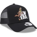 casquette-trucker-noire-a-frame-coyote-et-bip-bip-looney-tunes-new-era