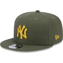 shapka-ploska-zelena-snapbek-9fifty-side-patch-na-new-york-yankees-mlb-ot-new-era