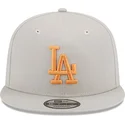 casquette-plate-beige-snapback-avec-logo-orange-9fifty-side-patch-los-angeles-dodgers-mlb-new-era