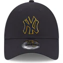 shapka-izvita-tmnosin-reguliruem-9forty-team-outline-na-new-york-yankees-mlb-ot-new-era