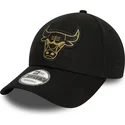 shapka-izvita-cherna-reguliruem-9forty-metallic-badge-na-chicago-bulls-nba-ot-new-era