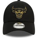 shapka-izvita-cherna-reguliruem-9forty-metallic-badge-na-chicago-bulls-nba-ot-new-era