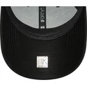 schwarze-verstellbare-9forty-kappe-mit-gebogenem-schirm-und-metallic-emblem-der-los-angeles-lakers-nba-von-new-era
