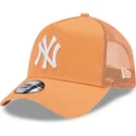 shapka-izvita-traker-oranzhev-snapbek-a-frame-league-essential-na-new-york-yankees-mlb-ot-new-era