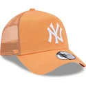 shapka-izvita-traker-oranzhev-snapbek-a-frame-league-essential-na-new-york-yankees-mlb-ot-new-era