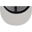 shapka-ploska-bezhov-snapbek-9fifty-league-essential-na-new-york-yankees-mlb-ot-new-era