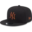 shapka-ploska-cherna-snapbek-9fifty-league-essential-na-new-york-yankees-mlb-ot-new-era