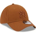 casquette-courbee-marron-ajustee-avec-logo-marron-39thirty-league-essential-new-york-yankees-mlb-new-era