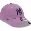 shapka-izvita-violetka-reguliruem-9forty-league-essential-na-new-york-yankees-mlb-ot-new-era