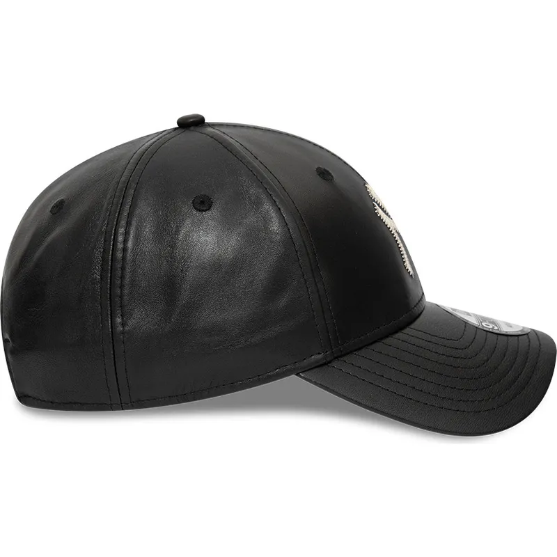shapka-izvita-cherna-reguliruem-9forty-leather-na-new-york-yankees-mlb-ot-new-era