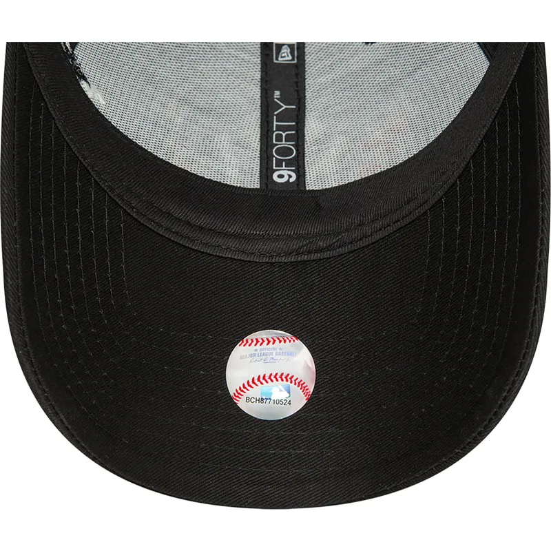 shapka-izvita-cherna-reguliruem-9forty-koi-fish-na-new-york-yankees-mlb-ot-new-era