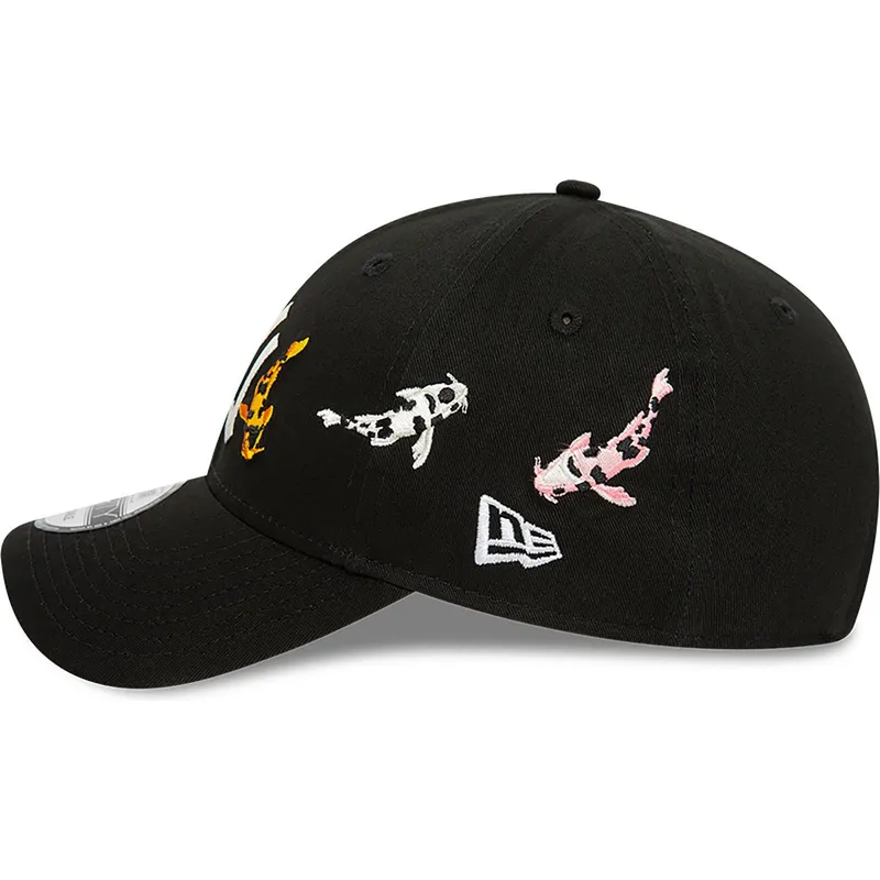 shapka-izvita-cherna-reguliruem-9forty-koi-fish-na-new-york-yankees-mlb-ot-new-era