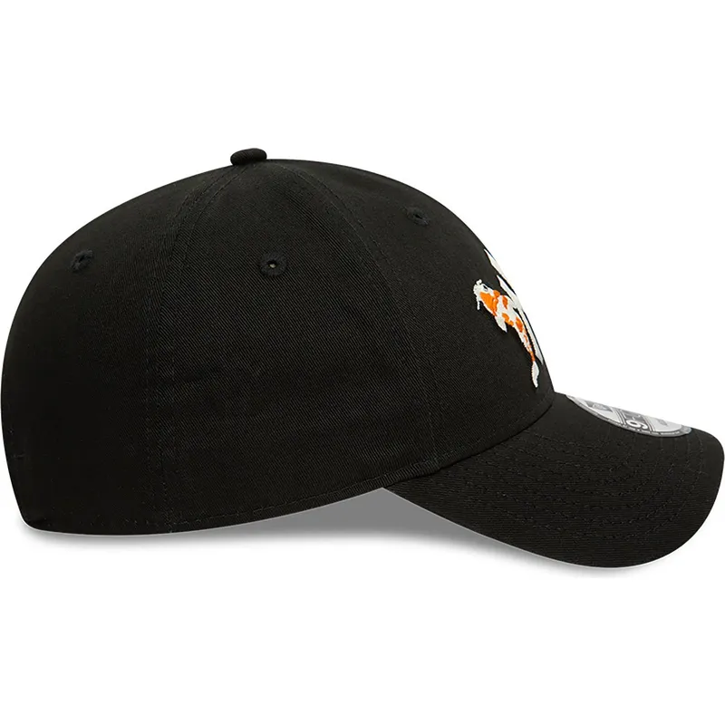 shapka-izvita-cherna-reguliruem-9forty-koi-fish-na-new-york-yankees-mlb-ot-new-era