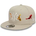 shapka-ploska-bezhov-snapbek-9fifty-koi-fish-na-new-york-yankees-mlb-ot-new-era