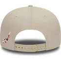 shapka-ploska-bezhov-snapbek-9fifty-koi-fish-na-new-york-yankees-mlb-ot-new-era