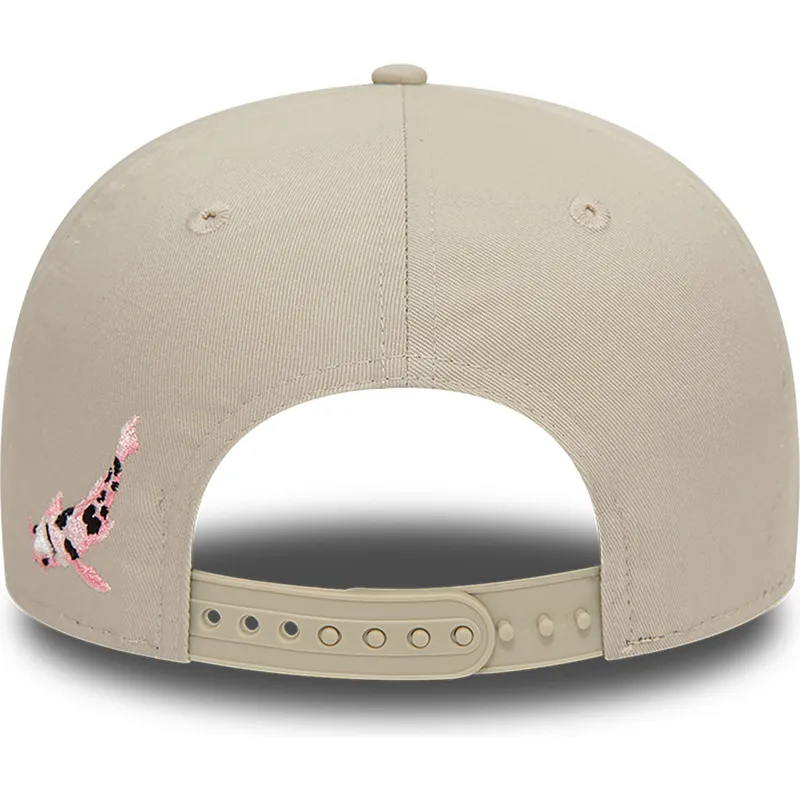 shapka-ploska-bezhov-snapbek-9fifty-koi-fish-na-new-york-yankees-mlb-ot-new-era shapka-ploska-bezhov-snapbek-9fifty-koi-fish-na-new-york-yankees-mlb-ot-new-era