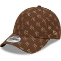 shapka-izvita-kafyav-reguliruem-9forty-monogram-na-new-york-yankees-mlb-ot-new-era