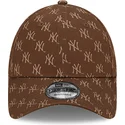 shapka-izvita-kafyav-reguliruem-9forty-monogram-na-new-york-yankees-mlb-ot-new-era