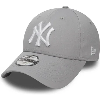 Grå justerbar buet kasket til dreng 9FORTY Essential fra New York Yankees MLB fra New Era