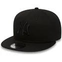 shapka-ploska-cherna-snapbek-9fifty-black-on-black-na-new-york-yankees-mlb-ot-new-era