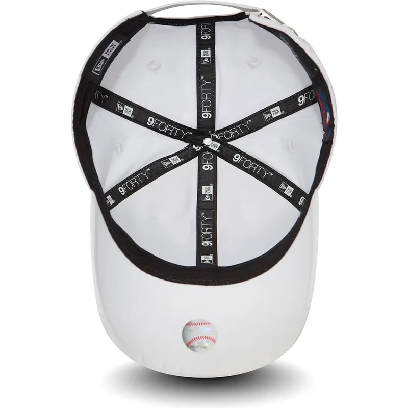 hvid-justerbar-9forty-flawless-logo-kasket-med-buet-skygge-fra-new-york-yankees-mlb-af-new-era
