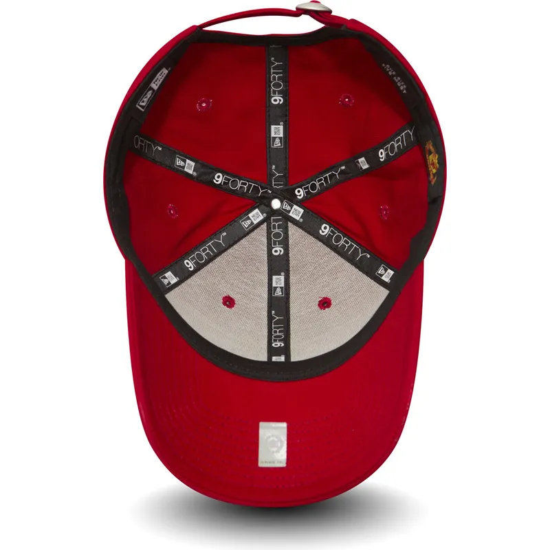 rod-justerbar-kurvet-kasket-9forty-essential-fra-manchester-united-football-club-fra-new-era