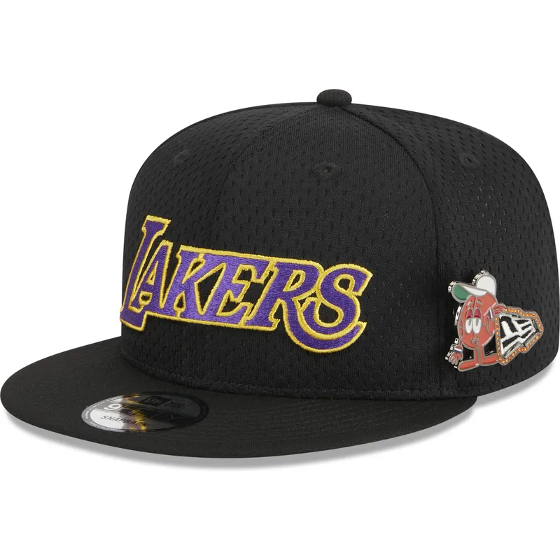 flad-sort-snapback-9fifty-post-up-pin-kasket-fra-los-angeles-lakers-nba-af-new-era
