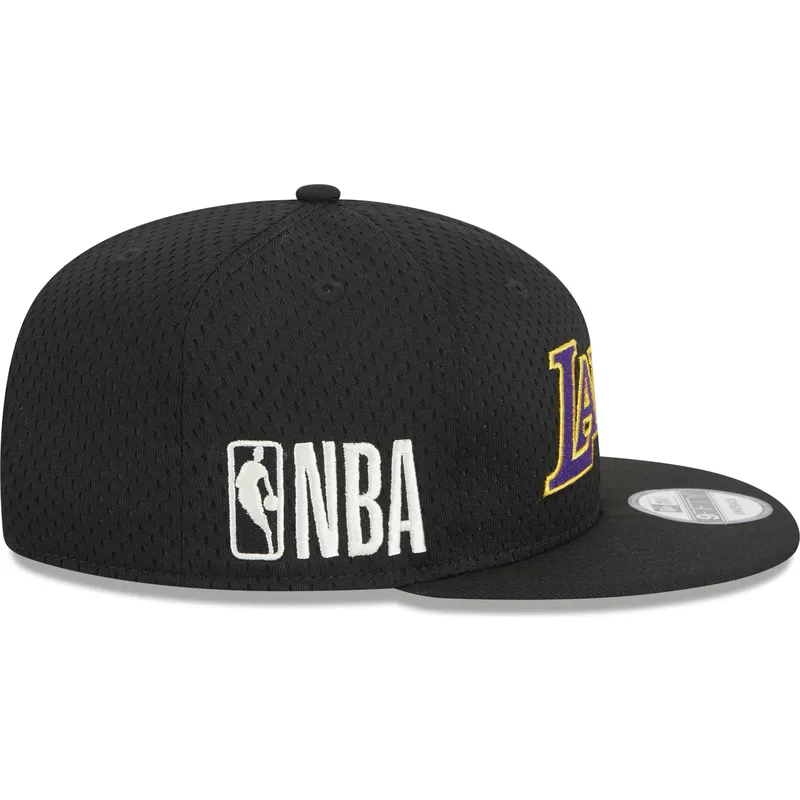 flad-sort-snapback-9fifty-post-up-pin-kasket-fra-los-angeles-lakers-nba-af-new-era