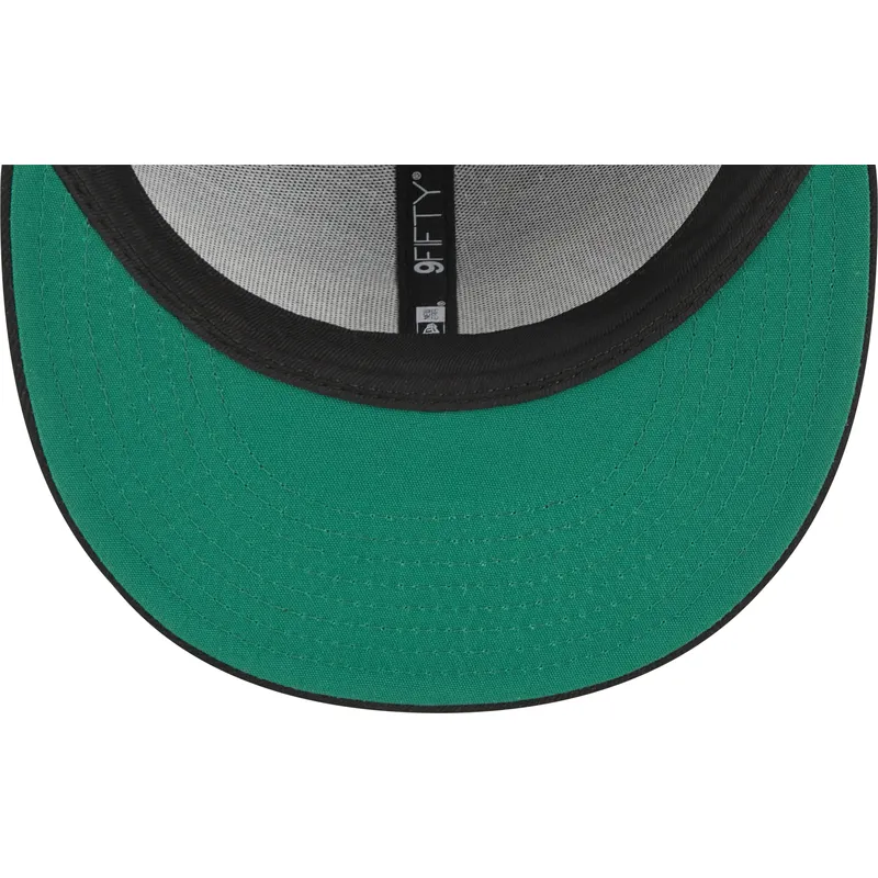 shapka-ploska-cherna-snapbek-9fifty-post-up-pin-na-los-angeles-lakers-nba-ot-new-era